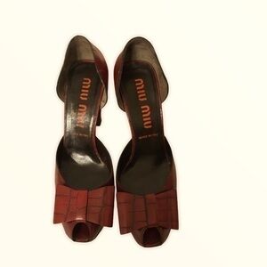 Miu Miu red bow crocodile embossed leather shoes